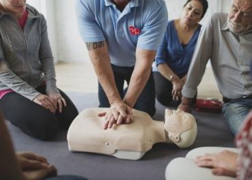 Notfalltraining für medizinische Fachkräfte inkl. Puppe und Trainingsmaterial